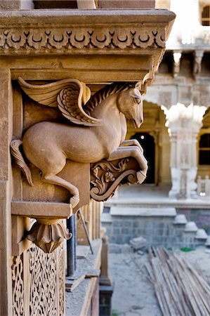 Morvi Temple (the Secretariat) an administrative building with a Hindu temple in the centre, built in the 19th century and being restored following the 1997 earthquake, Morvi, Gujarat, India, Asia Foto de stock - Con derechos protegidos, Código: 841-06805651
