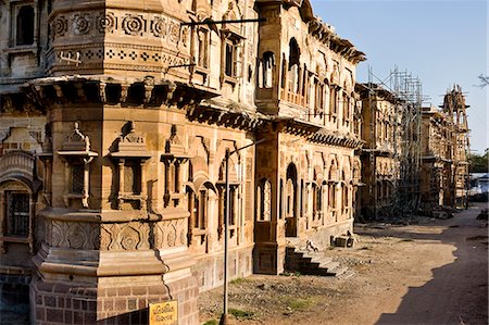 Morvi Temple (the Secretariat) an administrative building with a Hindu temple in the centre, built in the 19th century and being restored following the 1997 earthquake, Morvi, Gujarat, India, Asia Foto de stock - Con derechos protegidos, Código: 841-06805652