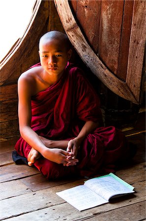 education religion - Novice Buddhist monk in lesson at Shwe Yaunghwe Kyaung, a famous teak monastery, Nyaungshwe, Inle Lake, Shan State, Myanmar (Burma),Asia Photographie de stock - Rights-Managed, Code: 841-06805741