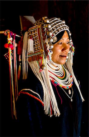 Woman of the Akha tribe in traditional dress including a headdress of heavy silver baubles, in a hill village near Kengtung (Kyaingtong), Shan State, Myanmar (Burma), Asia Foto de stock - Con derechos protegidos, Código: 841-06805758