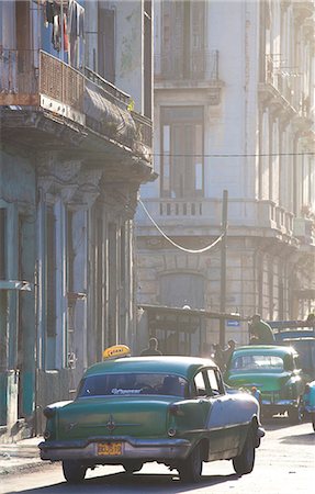 simsearch:841-03677284,k - Vintage American car taxi on Avenue Colon during morning rush hour soon after sunrise, Havana Centro, Cuba, West Indies, Central America Stock Photo - Rights-Managed, Code: 841-06805780