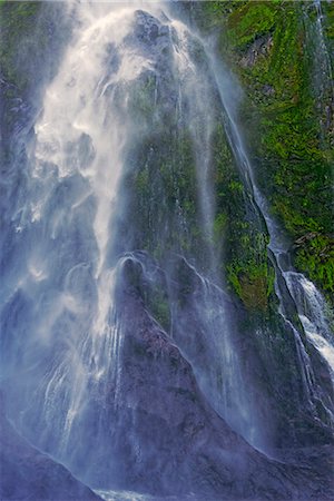 parque nacional fiordland - Waterfall, Milford Sound, Fiordland National Park, UNESCO World Heritage Site, Southland, South Island, New Zealand, Pacific Foto de stock - Con derechos protegidos, Código: 841-06805855