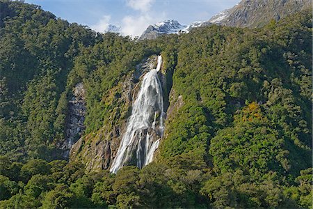 Waterfall, Milford Sound, Fiordland National Park, UNESCO World Heritage Site, Southland, South Island, New Zealand, Pacific Foto de stock - Con derechos protegidos, Código: 841-06805857