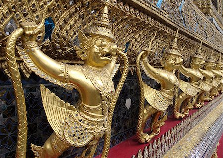 Garudas and nagas on external decorations of the Ubosoth, Wat Phra Kaew temple, Grand Palace, Bangkok, Thailand Photographie de stock - Rights-Managed, Code: 841-06805879