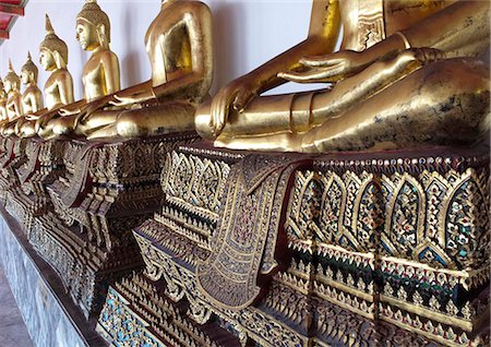 The outer cloister containing 400 Buddha images, Wat Phra Chetuphon (Wat Po), Bangkok, Thailand, Southeast Asia Foto de stock - Con derechos protegidos, Código: 841-06805883