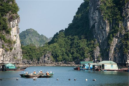 Floating village, Halong Bay, UNESCO World Heritage Site, Vietnam, Indochina, Southeast Asia, Asia Foto de stock - Con derechos protegidos, Código: 841-06805946