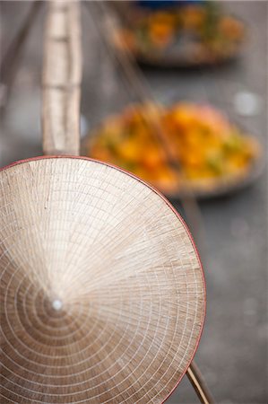 Hat and flowers at a street market, Hanoi, Vietnam, Indochina, Southeast Asia, Asia Photographie de stock - Rights-Managed, Code: 841-06805943