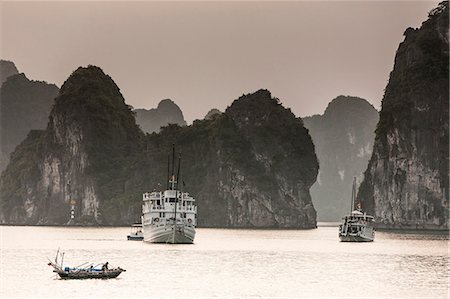 simsearch:841-05784997,k - Cruise boats in Halong Bay, UNESCO World Heritage Site, Vietnam, Indochina, Southeast Asia, Asia Foto de stock - Con derechos protegidos, Código: 841-06805952