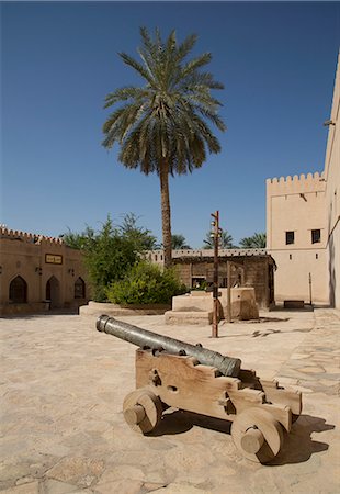 The Nizwa fortress, Nizwa, Oman, Middle East Stockbilder - Lizenzpflichtiges, Bildnummer: 841-06806444