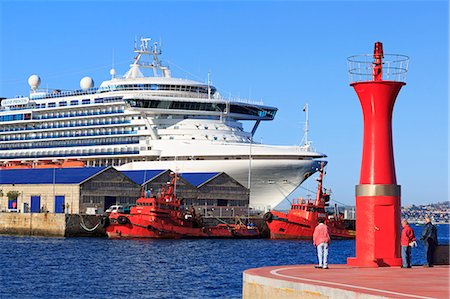 schiff - Marina lighthouse and cruise ship, Vigo, Galicia, Spain, Europe Stockbilder - Lizenzpflichtiges, Bildnummer: 841-06806585