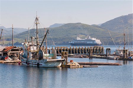 simsearch:841-06805214,k - Cruise ship passing harbour, Alert Bay, British Columbia, Canada, North America Stock Photo - Rights-Managed, Code: 841-06806666