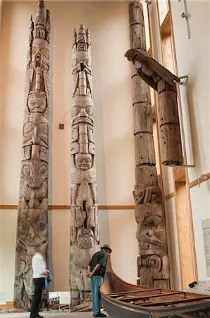 first nations - Totem poles at Haida Heritage Centre Museum at Kaay Llnagaay, Haida Gwaii (Queen Charlotte Islands), British Columbia, Canada, North America Fotografie stock - Rights-Managed, Codice: 841-06806669