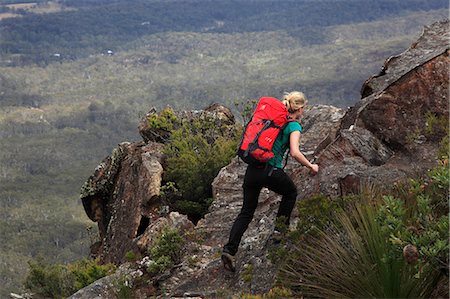 A woman walking near Three Peaks, Katoomba, Blue Mountains, New South Wales, Australia, Pacific Stockbilder - Lizenzpflichtiges, Bildnummer: 841-06806916
