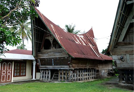 sumatra - Batak Toba tribal rural village houses with contemporary extensions on Samosir Island in Lake Toba, Sumatra, Indonesia, Southeast Asia, Asia Photographie de stock - Rights-Managed, Code: 841-06806938