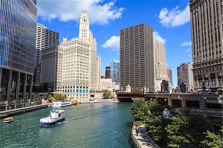 riverside (shoreline of river) - Chicago River Walk follows the riverside along East Wacker Drive, Chicago, Illinois, United States of America, North America Stock Photo - Rights-Managed, Code: 841-06807026
