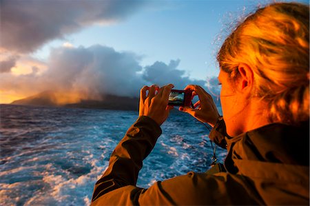 simsearch:841-06806917,k - Tourist photographing Tau Island at sunrise, Manua Island group, American Samoa, South Pacific, Pacific Foto de stock - Con derechos protegidos, Código: 841-06807141