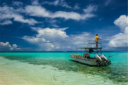 Little motor boat in the turquoise waters of the Ant Atoll, Pohnpei, Micronesia, Pacific Foto de stock - Con derechos protegidos, Código: 841-06807151