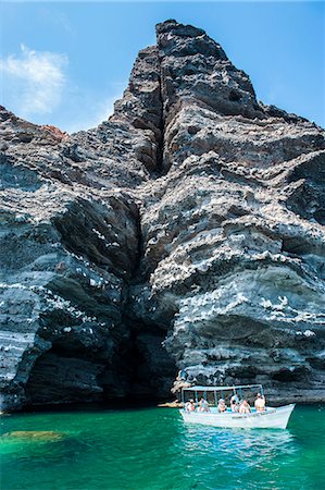 espiritu santo - Tourist boat in front of a sea cave at Isla Espiritu Santo, Baja California, Mexico, North America Photographie de stock - Rights-Managed, Code: 841-06807305