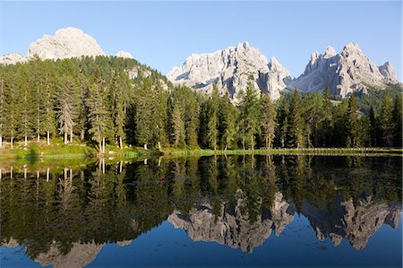 Reflections at sunset on Antorno Lake, Misurina, Tre Cime di Lavaredo, Belluno, Dolomites, Italy, Europe Foto de stock - Con derechos protegidos, Código: 841-06807347