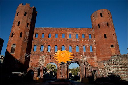 The Palatine Gate (Porta Palatina), the ancient  access from the North to Julia Augusta Taurinorum, the roman Civitas now known as Turin. Turin, Piedmont, Italy, Europe Photographie de stock - Rights-Managed, Code: 841-06807371