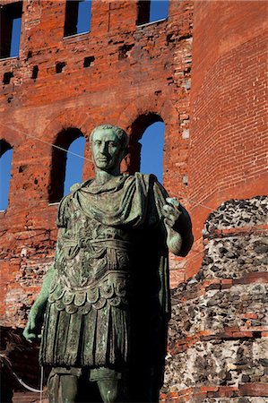 Julius Caesar statue and the Palatine Gate (Porta Palatina), the ancient access from the North to Julia Augusta Taurinorum, the Roman civitas now known as Turin. Turin, Piedmont, Italy, Europe Stock Photo - Rights-Managed, Code: 841-06807372