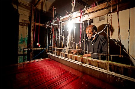 saari - A weaver at work making a sari in Chanderi, a famous sari producing town in Chanderi, Madhya Pradesh, North India, Asia Stock Photo - Rights-Managed, Code: 841-06807385