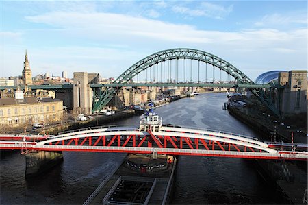 River Tyne, spanned by the Swing Bridge, Tyne Bridge and Millennium Bridge, Newcastle and Gateshead, Tyne and Wear, England, United Kingdom, Europe Photographie de stock - Rights-Managed, Code: 841-06807394