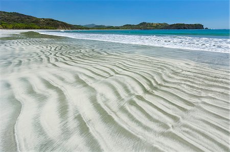 Bands of light sand grains sorted from heavier dark minerals in intertidal zone at Playa Carrillo, Nicoya Peninsula, Costa Rica, Central America Photographie de stock - Rights-Managed, Code: 841-06807496