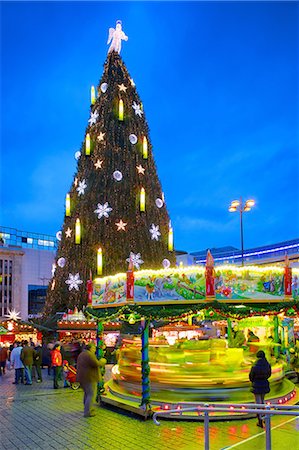Christmas Market and the Biggest Christmas Tree in the World, Hansaplatz, Dortmund, North Rhine-Westphalia, Germany, Europe Foto de stock - Con derechos protegidos, Código: 841-06807670