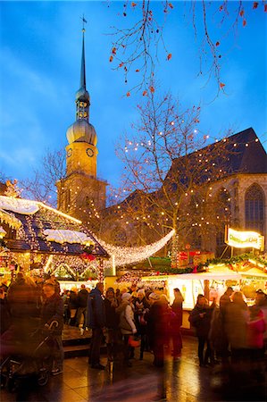 people city light - St. Reinoldi Church and Christmas Market at dusk, Dortmund, North Rhine-Westphalia, Germany, Europe Stock Photo - Rights-Managed, Code: 841-06807672