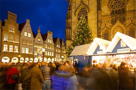 religious building - St. Lambert's Church and Prinzipalmarkt at Christmas, Munster, North Rhine-Westphalia, Germany, Europe Foto de stock - Con derechos protegidos, Código: 841-06807689