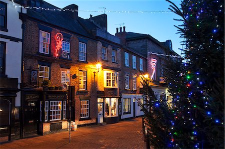 Christmas tree and Market Place at dusk, Knaresborough, North Yorkshire, Yorkshire, England, United Kingdom, Europe Foto de stock - Con derechos protegidos, Código: 841-06807717