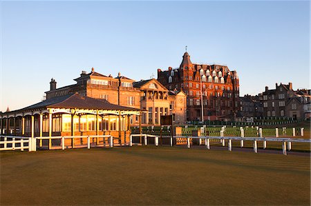 fife - Caddie Pavilion and The Royal and Ancient Golf Club at the Old Course, St. Andrews, Fife, Scotland, United Kingdom, Europe Photographie de stock - Rights-Managed, Code: 841-06807728