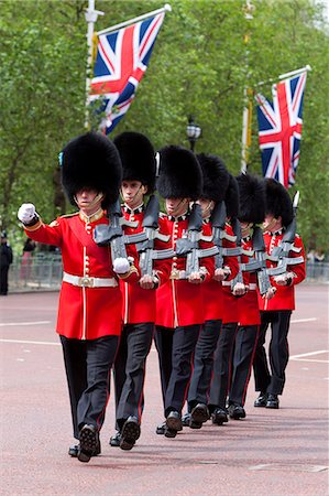 desfile - Irish Guards marching along The Mall, London, England, United Kingdom, Europe Foto de stock - Con derechos protegidos, Código: 841-06807764