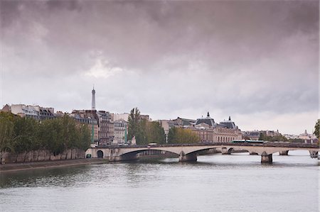 simsearch:841-06807831,k - Looking down the River Seine in Paris on a rainy day, Paris, France, Europe Stock Photo - Rights-Managed, Code: 841-06807794