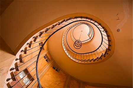 A spiral staircase in Galerie Vivienne, Paris, France, Europe Foto de stock - Con derechos protegidos, Código: 841-06807797