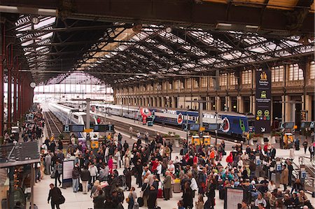 Crowds of people in the Gare de Lyon, Paris, France, Europe Photographie de stock - Rights-Managed, Code: 841-06807806