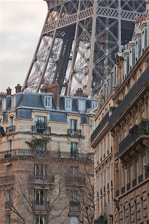 paris architecture nobody - The Eiffel Tower and typical Parisian apartments, Paris, France, Europe Foto de stock - Con derechos protegidos, Código: 841-06807845