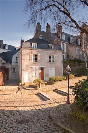 simsearch:841-06806563,k - People walking through the old part of the city of Angers, Maine-et-Loire, France, Europe Photographie de stock - Rights-Managed, Code: 841-06807900