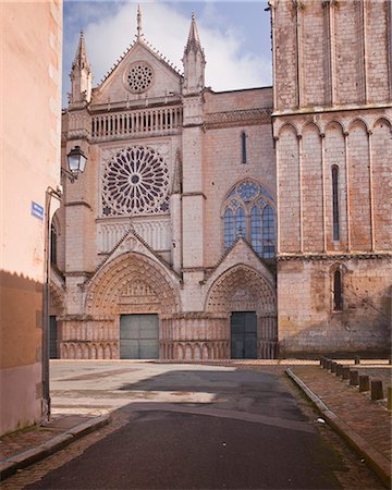 st. pierre cathedral - The cathedral of Saint Pierre, Poitiers, Vienne, Poitou-Charentes, France, Europe Foto de stock - Con derechos protegidos, Código: 841-06807918