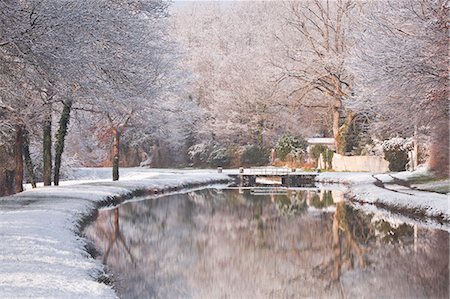 The Canal de Berry after a snow shower, Loir-et-Cher, Centre, France, Europe Stockbilder - Lizenzpflichtiges, Bildnummer: 841-06807919