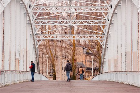 simsearch:841-06806598,k - The Passerelle Debilly (Debilly Footbridge), an arch bridge across the River Seine, Paris, France, Europe Photographie de stock - Rights-Managed, Code: 841-06807910