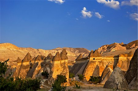 Cappadocia landscape, Cavusin, (Pasabag), near Zelve, Anatolia, Turkey, Asia Minor, Eurasia Photographie de stock - Rights-Managed, Code: 841-06807942