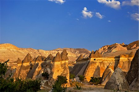 simsearch:841-06033360,k - Cappadocia landscape, Cavusin, (Pasabag), near Zelve, Anatolia, Turkey, Asia Minor, Eurasia Stock Photo - Rights-Managed, Code: 841-06807942