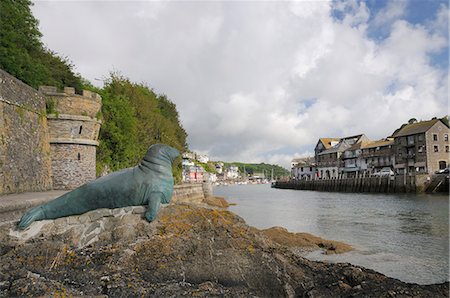 Bronze statue in memory of Nelson a bull grey seal who frequented Looe island and harbour, Looe, Cornwall, England, United Kingdom, Europe Stockbilder - Lizenzpflichtiges, Bildnummer: 841-06808108