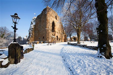 fortified castle - The Kings Tower at Knaresborough Castle in the snow Knaresborough, Yorkshire, England, United Kingdom, Europe Stock Photo - Rights-Managed, Code: 841-07084074