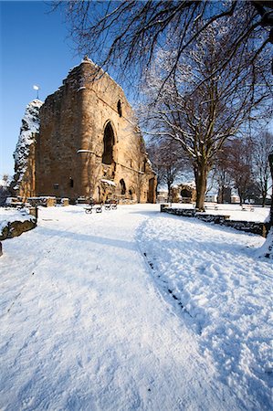 fortified castle - The Kings Tower at Knaresborough Castle in the snow Knaresborough, Yorkshire, England, United Kingdom, Europe Stock Photo - Rights-Managed, Code: 841-07084071