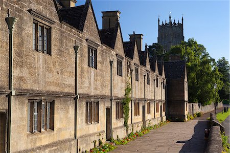 Row of Alms houses and St. James Cotswold wool church, Chipping Campden, Gloucestershire, Cotswolds, England, United Kingdom, Europe Fotografie stock - Rights-Managed, Codice: 841-07084111