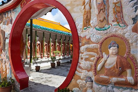 Circular doorway and Buddha's, Kek Lok Si Temple, Crane Hill, Georgetown, Pulau Penang, Malaysia, Southeast Asia, Asia Stockbilder - Lizenzpflichtiges, Bildnummer: 841-07084137