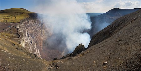 The crater of the active Masaya volcano in Nicaragua, Central America Photographie de stock - Rights-Managed, Code: 841-07084154
